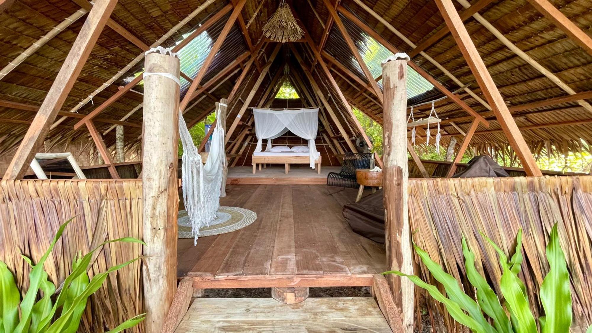 Pinang Island - Private Island Sea View Bungalows Singkil  Стая снимка